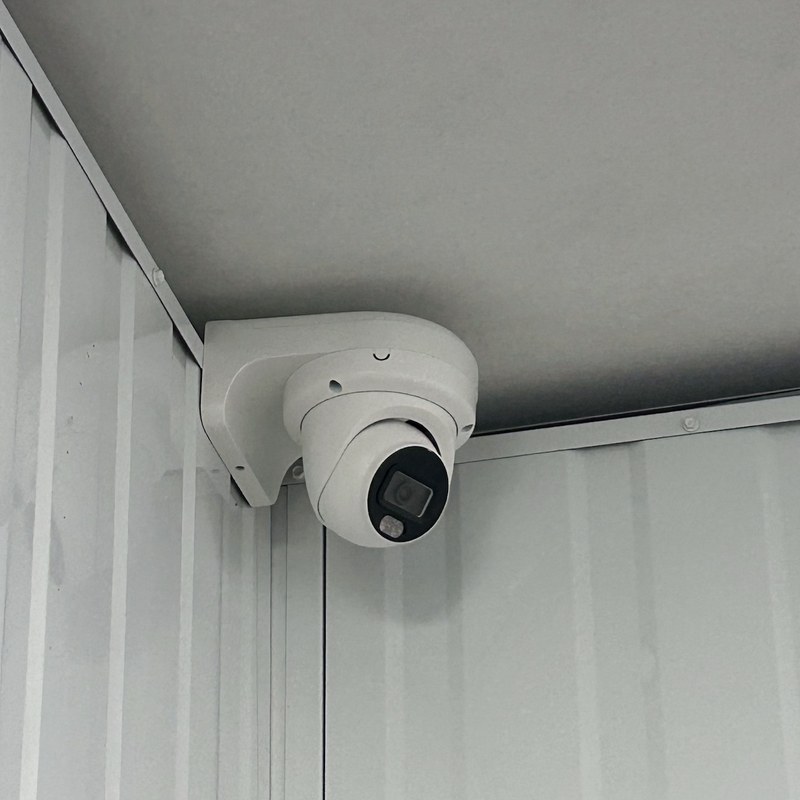 Caméras de surveillance dans les couloirs de ProxyStock